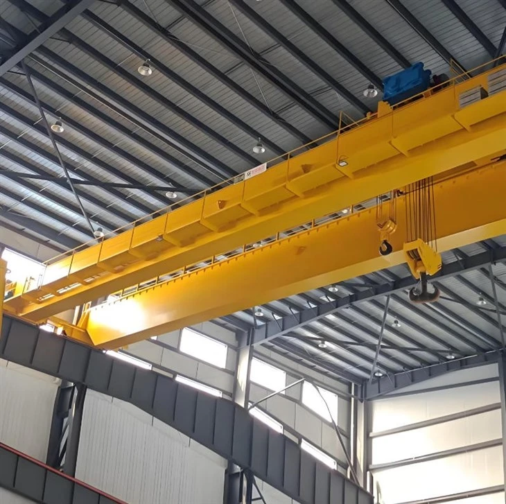 Pont grua elèctrica de doble biga per a taller